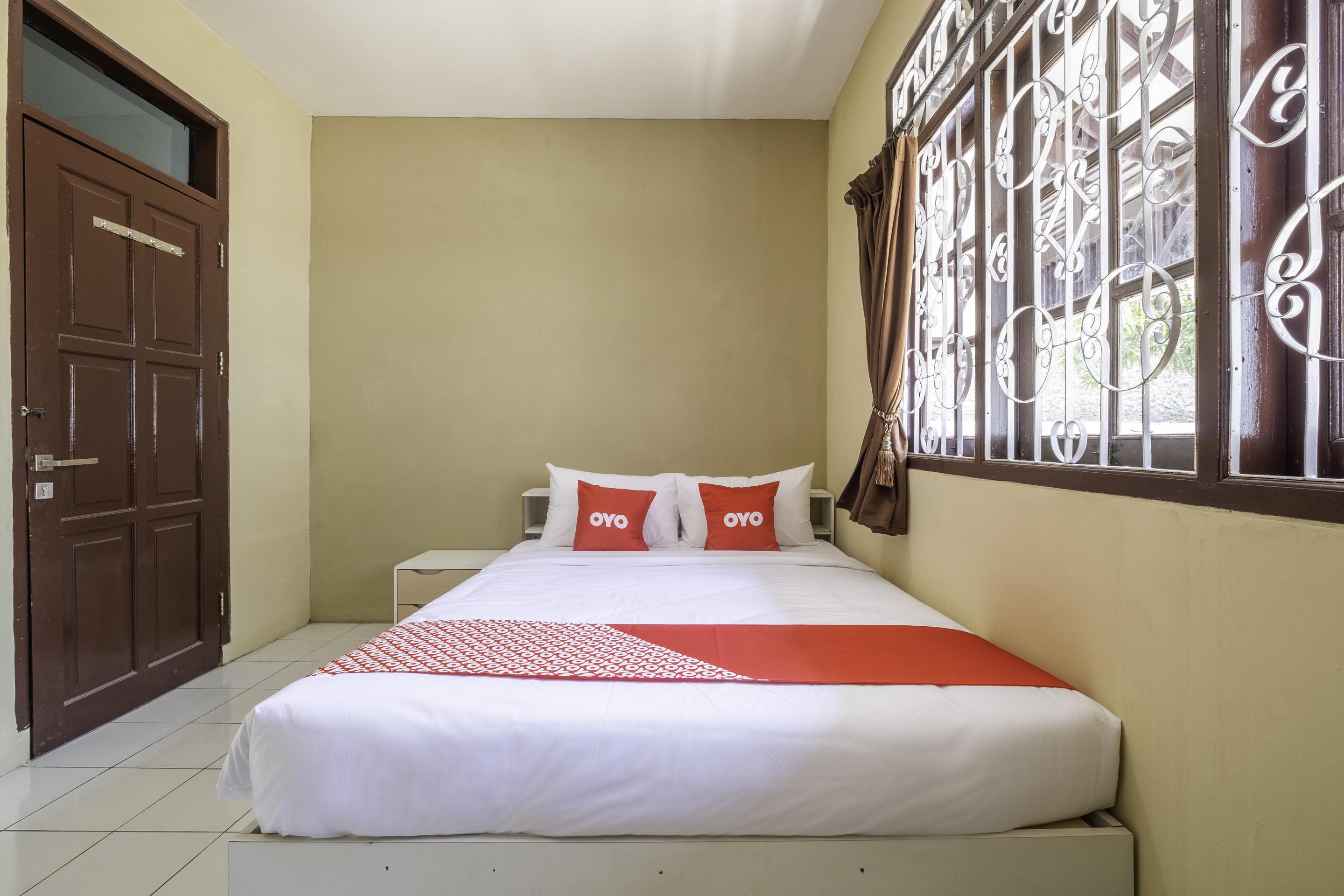 Super Oyo 1568 Stasiun Ka Cirebon Guest House Exterior foto