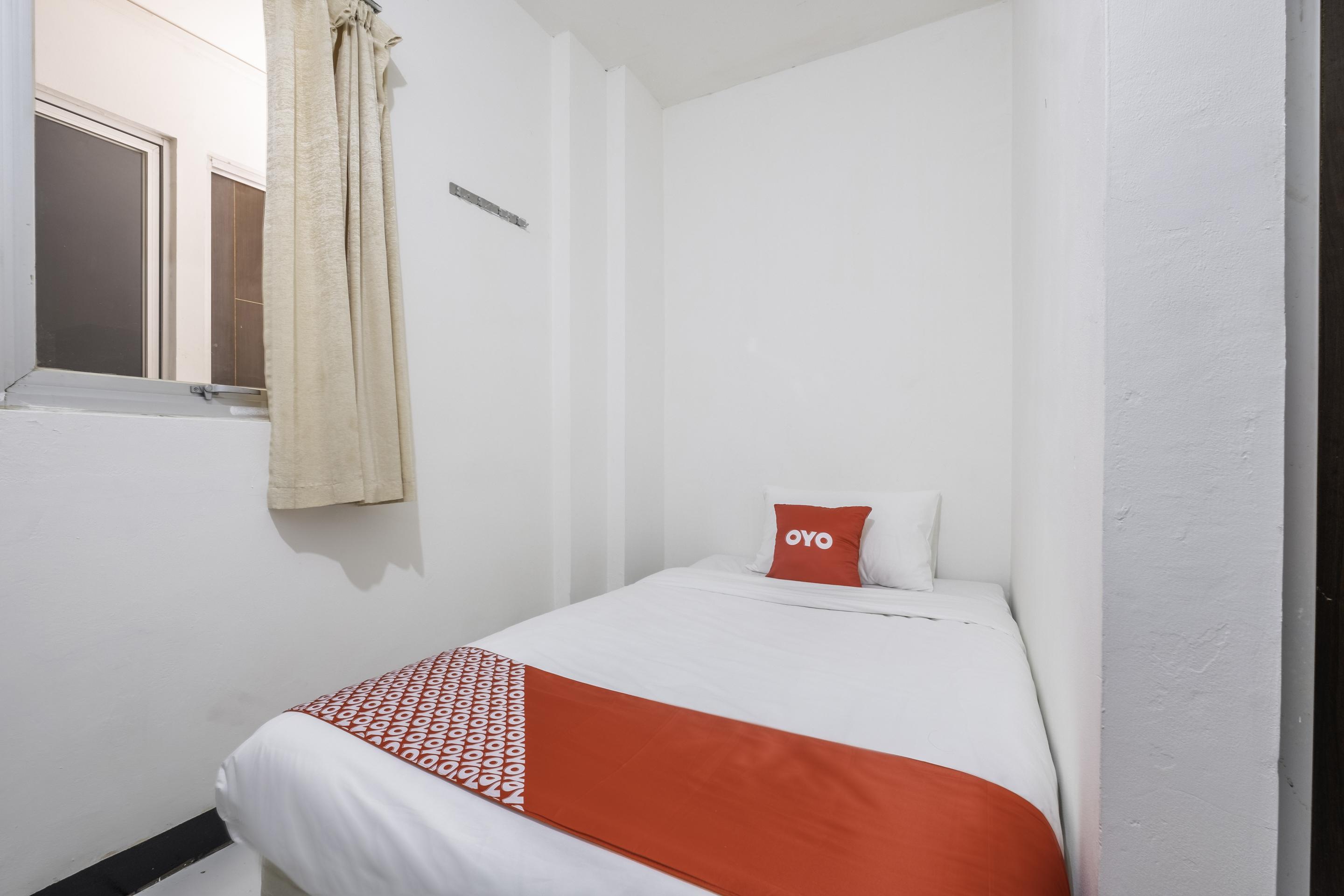 Super Oyo 1568 Stasiun Ka Cirebon Guest House Exterior foto