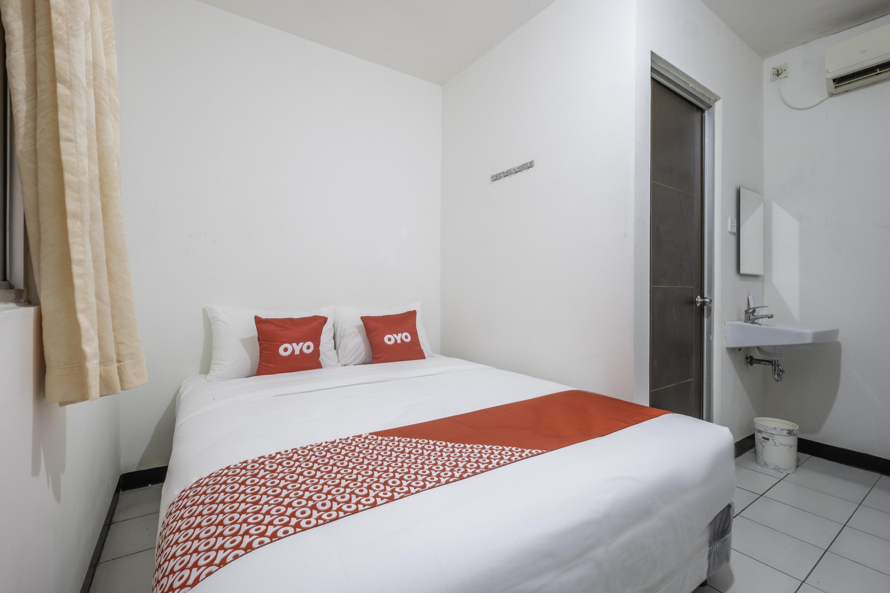 Super Oyo 1568 Stasiun Ka Cirebon Guest House Exterior foto
