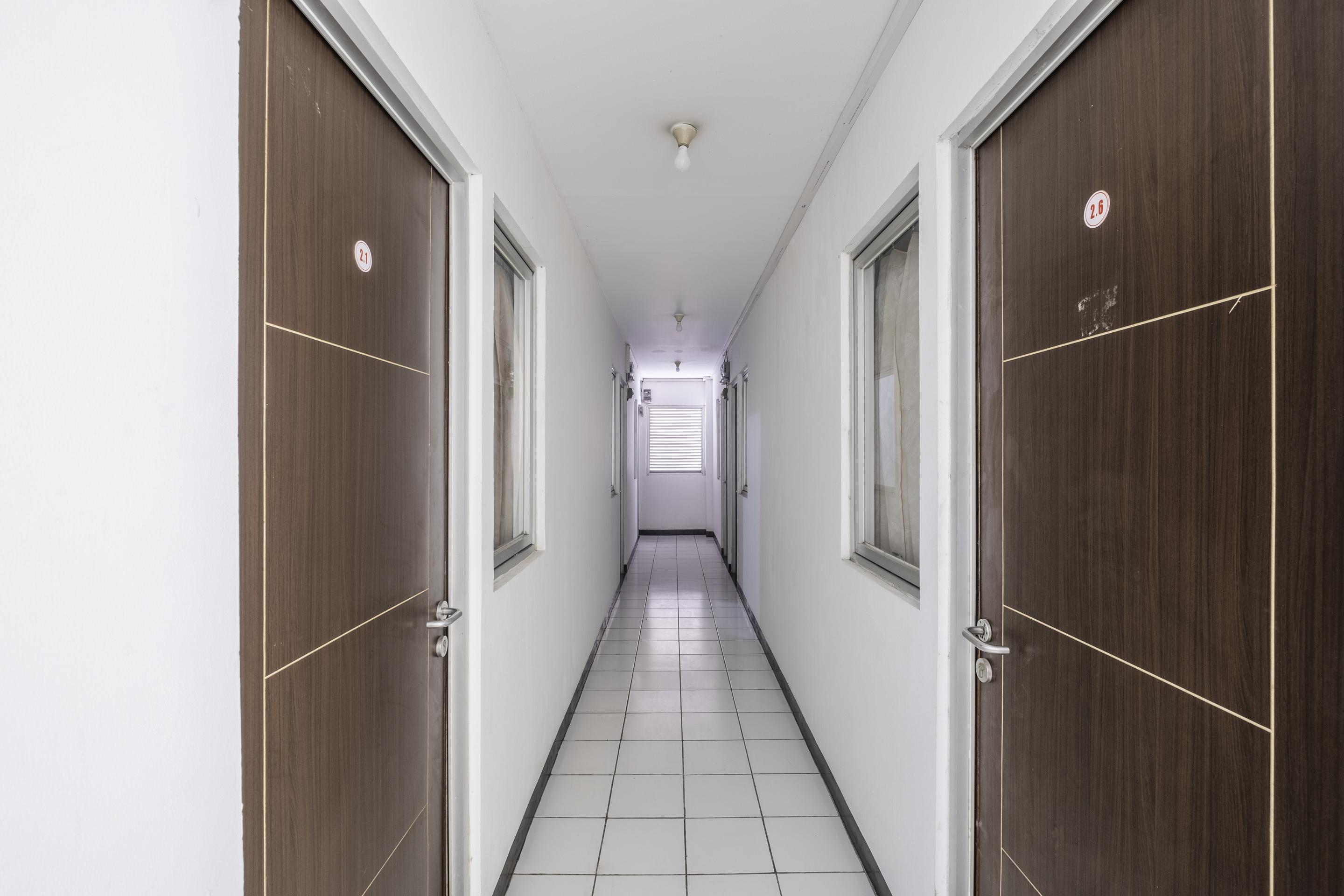 Super Oyo 1568 Stasiun Ka Cirebon Guest House Exterior foto