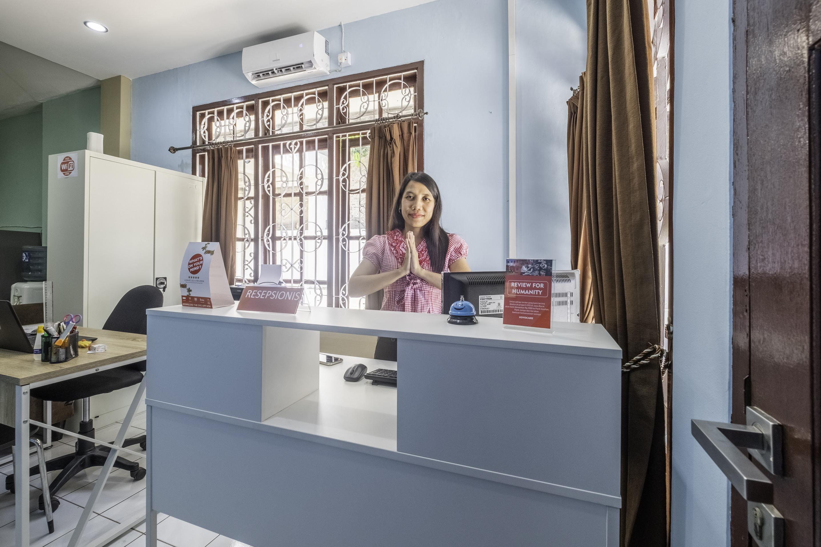 Super Oyo 1568 Stasiun Ka Cirebon Guest House Exterior foto