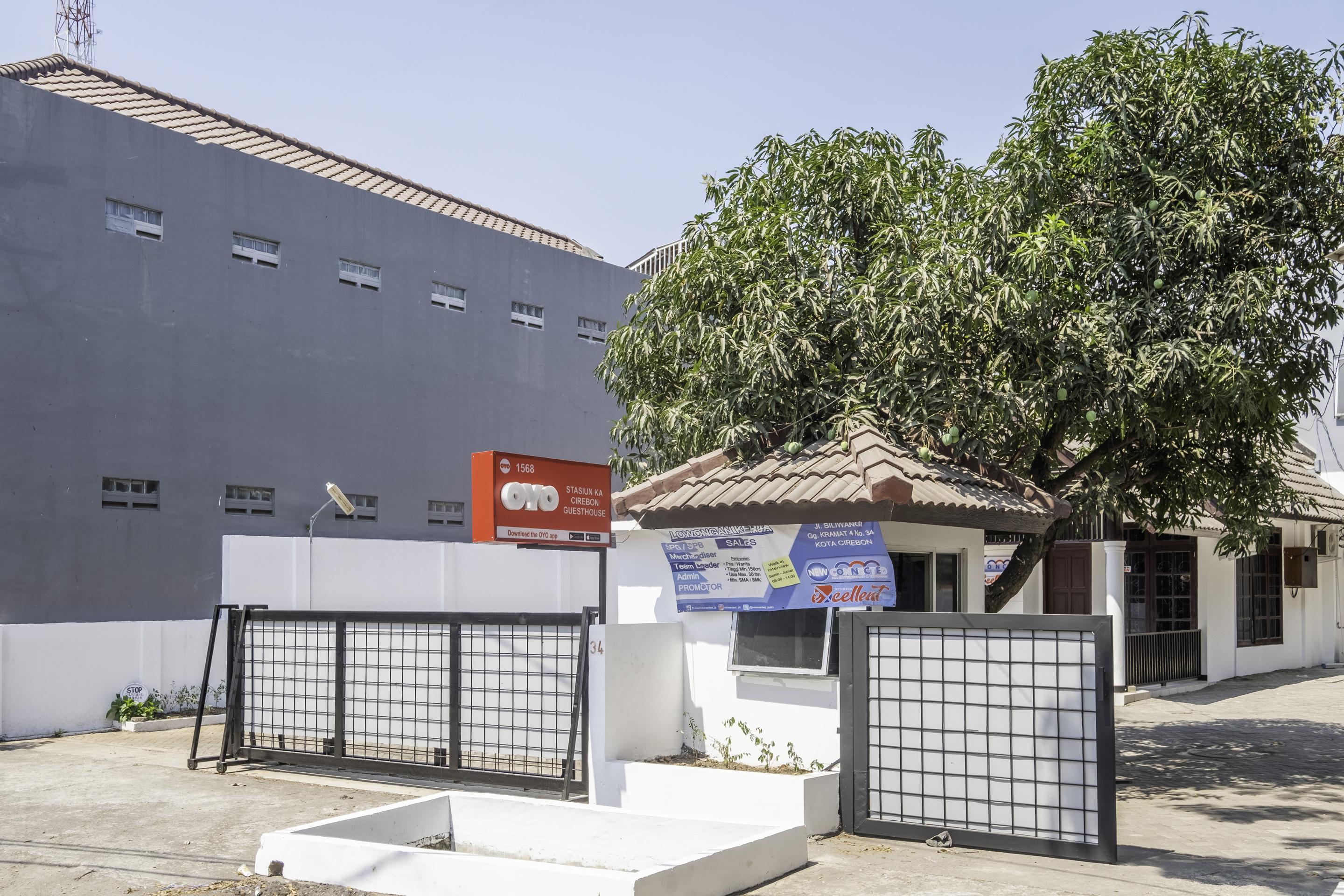 Super Oyo 1568 Stasiun Ka Cirebon Guest House Exterior foto